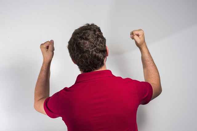 为国出战14次打进1球，尹鸿博获得印有19号的国足纪念球衣