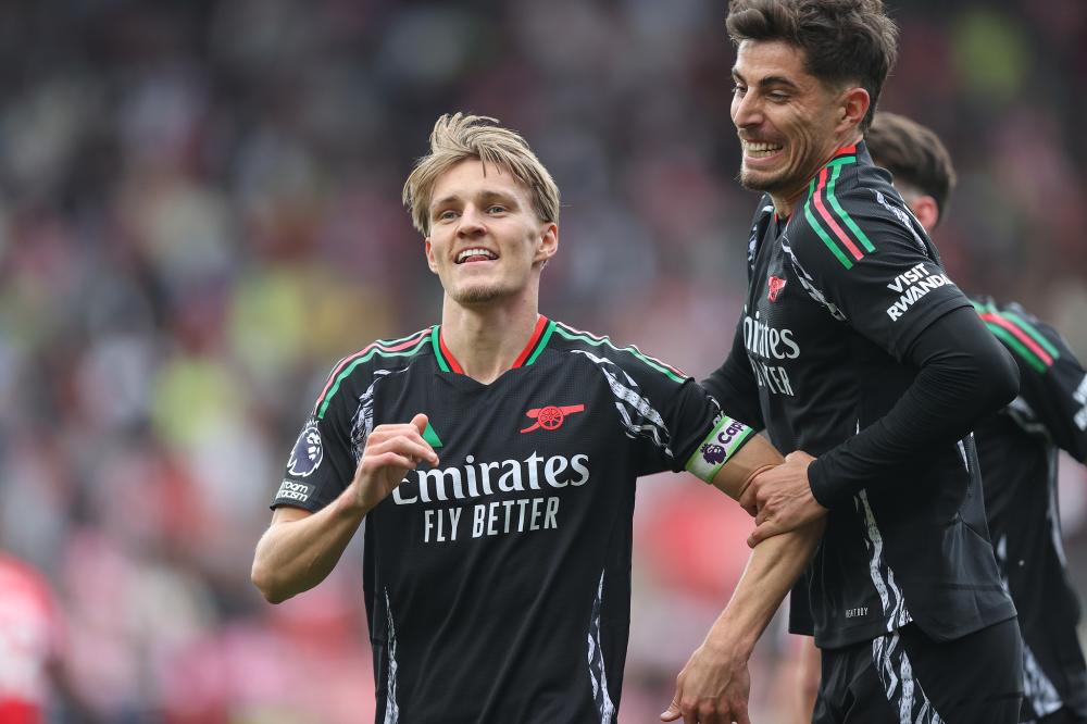 世体：克里斯滕森并没受伤，提前结束训练是计划好的